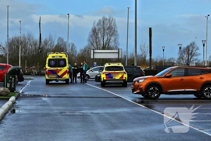 Fietser zwaargewond bij aanrijding met auto, traumateam ingezet