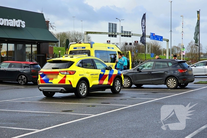 Fietser zwaargewond bij aanrijding met auto, traumateam ingezet