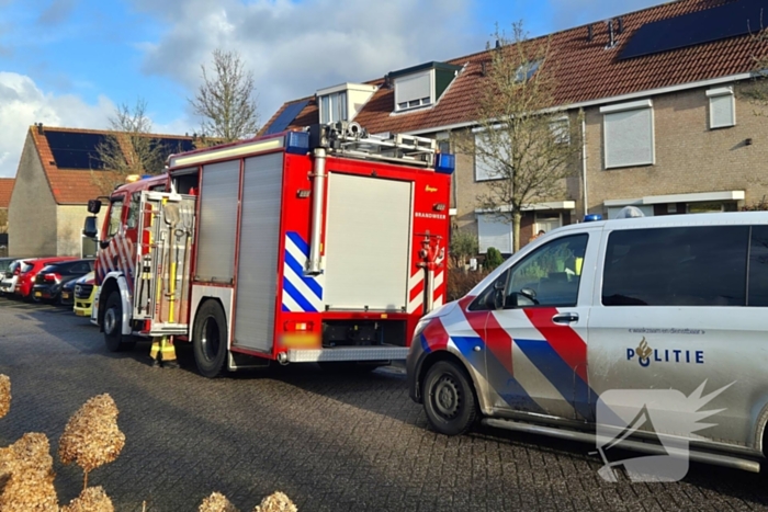 Hulpdiensten druk met verward persoon