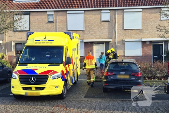 Hulpdiensten druk met verward persoon