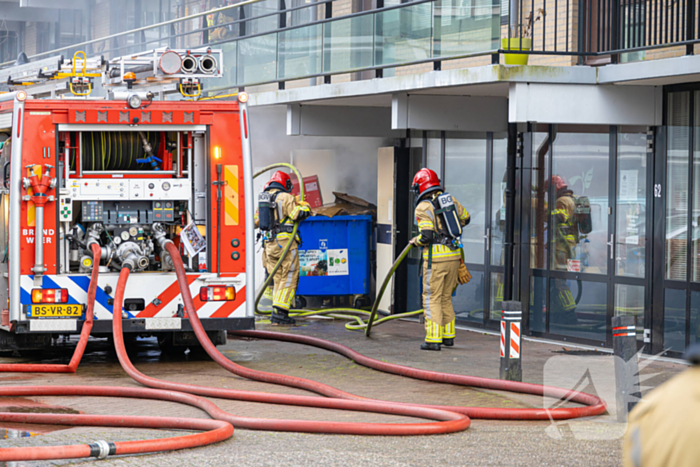 Wooncentrum deels ontruimd wegens containerbrand in berging