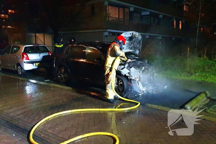 Auto zwaar beschadigd door brand