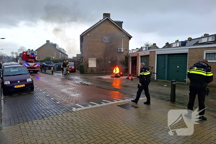 Motorfiets vliegt in brand