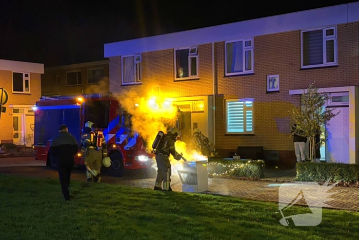 Woning vol rook door brandende oven