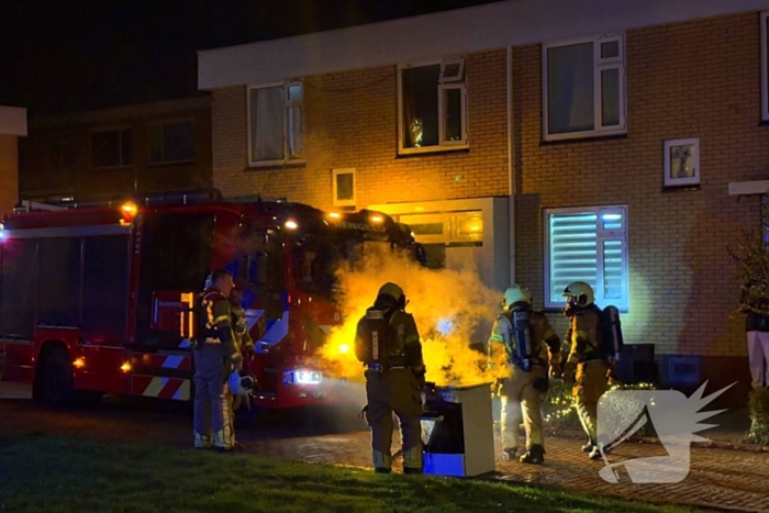 Woning vol rook door brandende oven