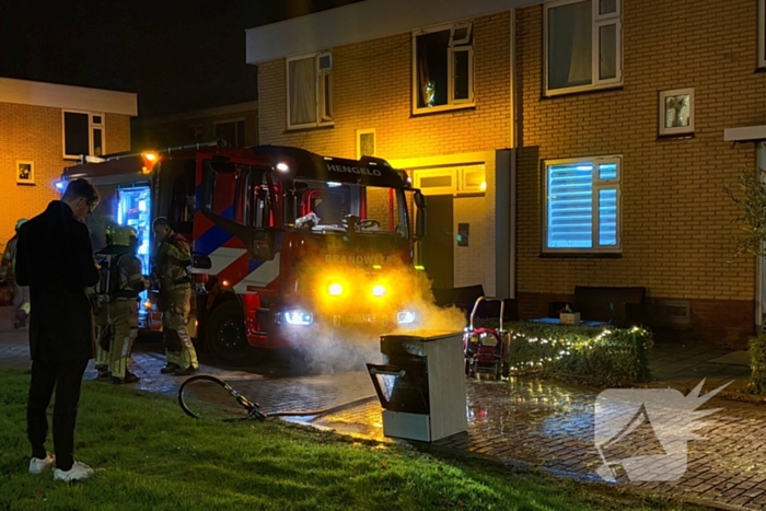 Woning vol rook door brandende oven