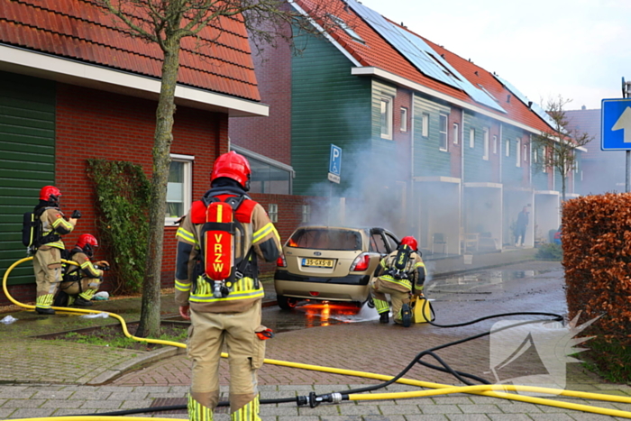 Personenauto gaat in vlammen op