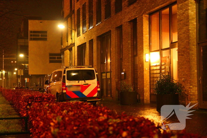 Forensische Opsporing verricht onderzoek in flat