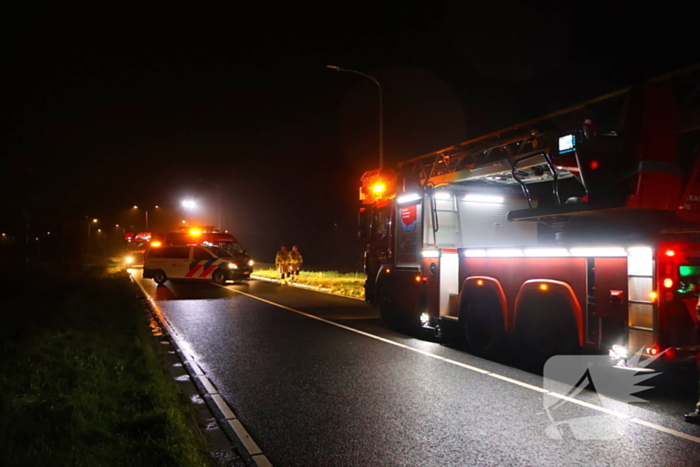 Voertuig op de kop in sloot, bestuurder spoorloos