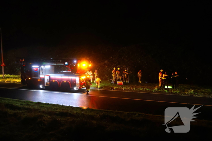 Voertuig op de kop in sloot, bestuurder spoorloos