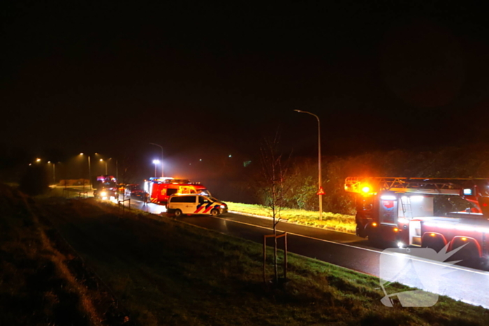 Voertuig op de kop in sloot, bestuurder spoorloos