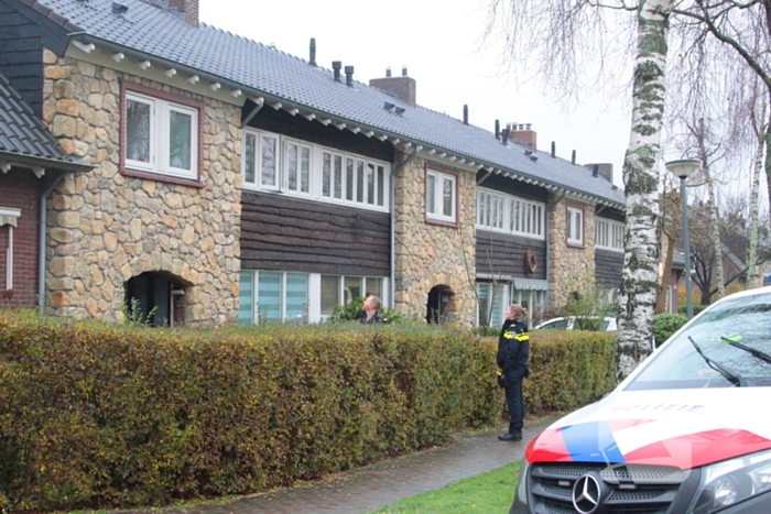 Traplift defect, vrouw boven vast in woning