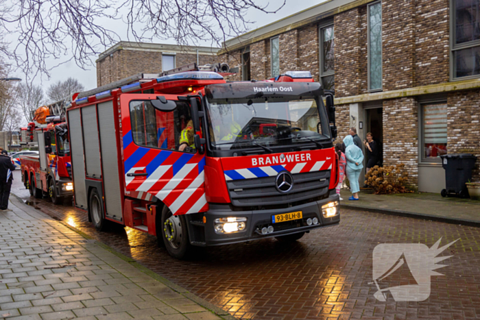 Bewoner gewond naar ziekenhuis na woningbrand