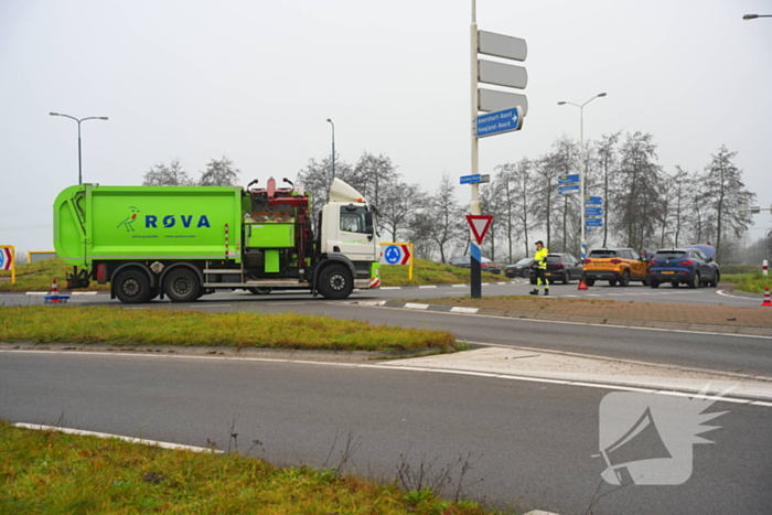 Verkeershinder na ongeval op rotonde