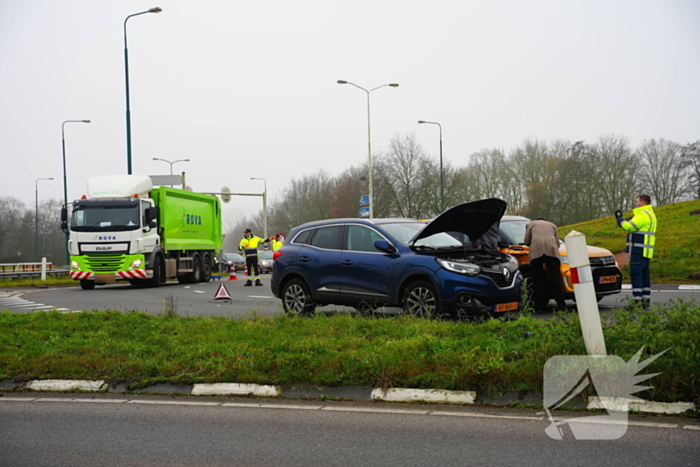 Verkeershinder na ongeval op rotonde