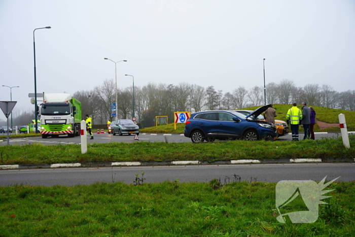 Verkeershinder na ongeval op rotonde