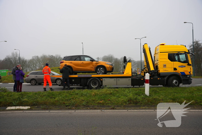 Verkeershinder na ongeval op rotonde