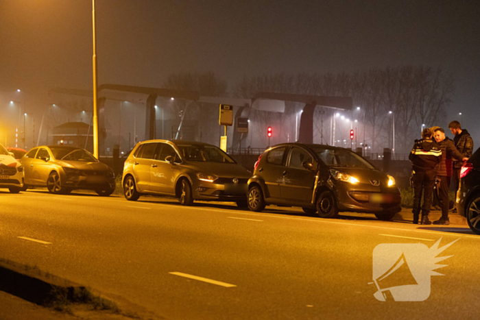 Automobilisten in botsing op rotonde