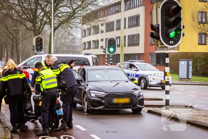 Scooterrijder gewond bij aanrijding met auto