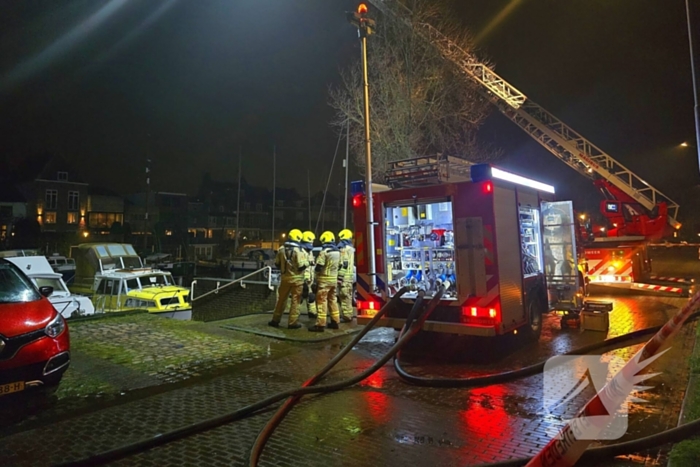 Veel rook bij brand op boot