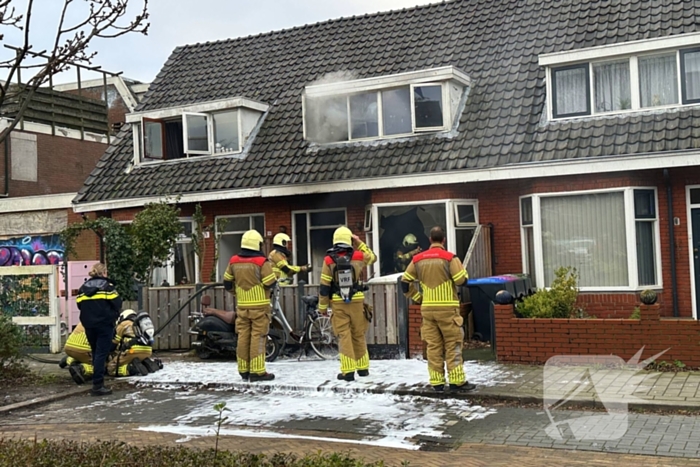 Flinke rook ontwikkeling bij brand in woning