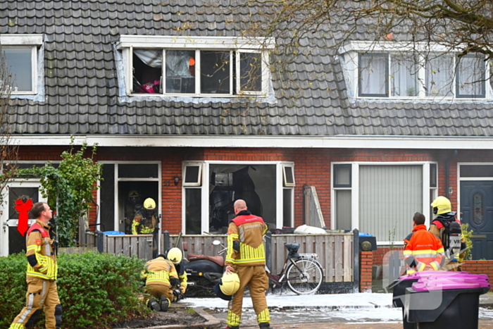 Flinke rook ontwikkeling bij brand in woning