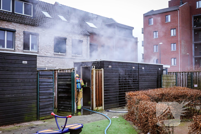 Uitslaande brand in schuur