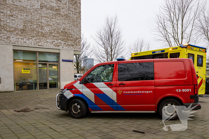 Persoon ademt rook in bij keukenbrand