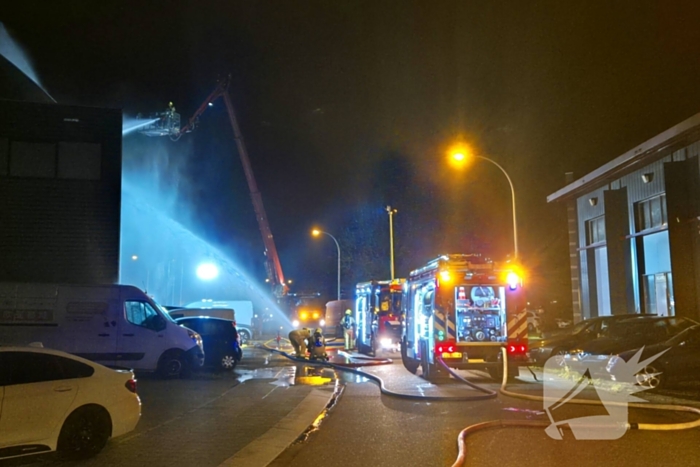 Forse rookwolken bij uitslaande kantoorbrand