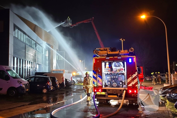 Forse rookwolken bij uitslaande kantoorbrand