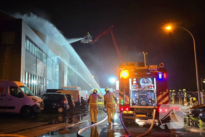 Forse rookwolken bij uitslaande kantoorbrand