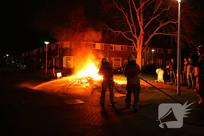 Twee afvalbranden achter elkaar door brandweer geblust