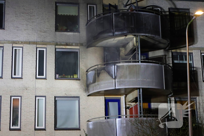 Balkons zwartgeblakerd na brand in appartement