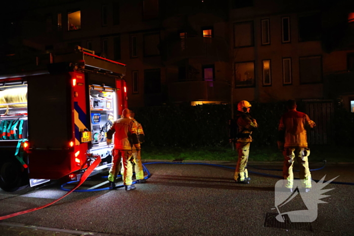 Balkons zwartgeblakerd na brand in appartement