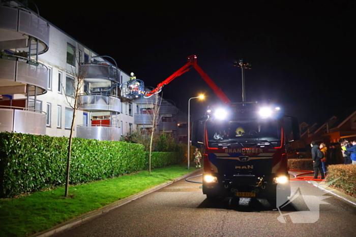 Balkons zwartgeblakerd na brand in appartement