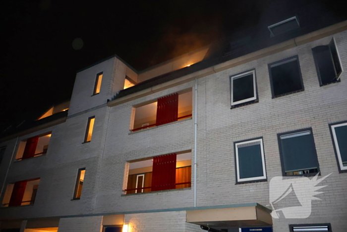 Balkons zwartgeblakerd na brand in appartement