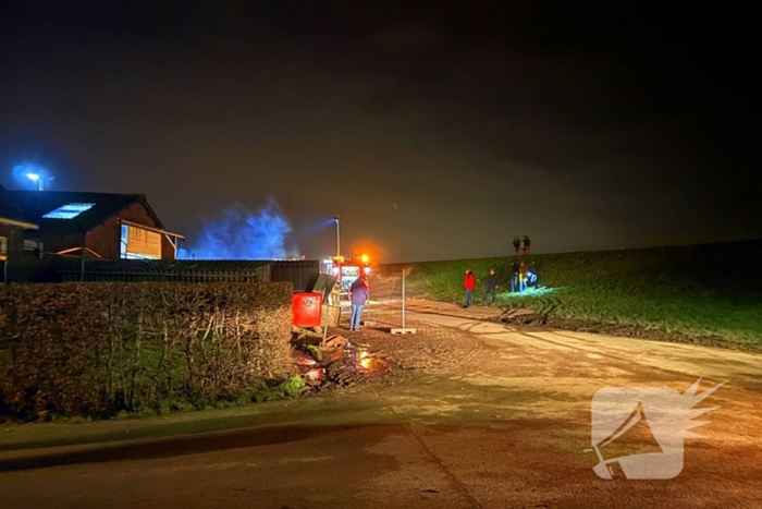 Vuur uit ton slaat over naar schuur