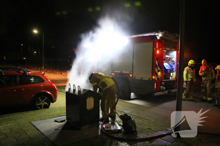 Vuurwerk veroorzaakt brand in ondergrondse vuilcontainer