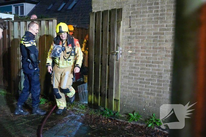 Brandweer dooft brand in schuur