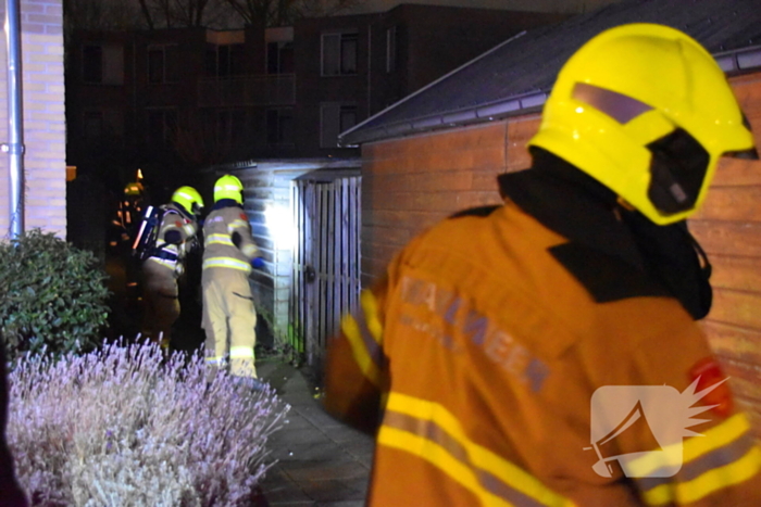 Brandweer langer onderweg naar containerbrand in achtertuin