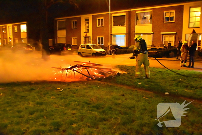 Brandweer blust hoop afval