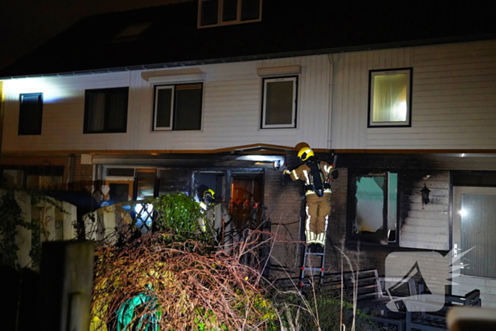 Woningen beschadigd door brand in bijgebouw