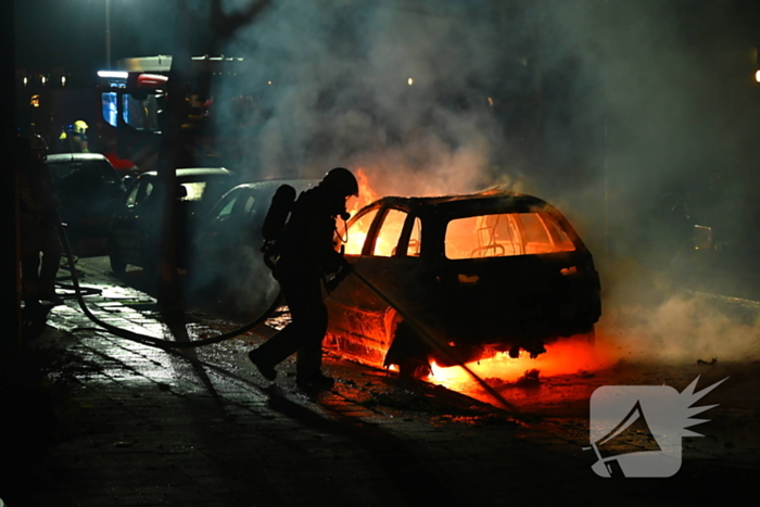 Geparkeerde auto verwoest door brand