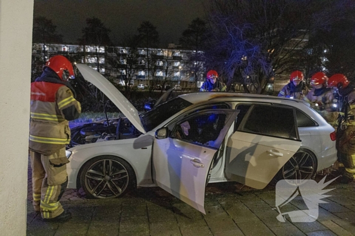 Auto door brand verwoest