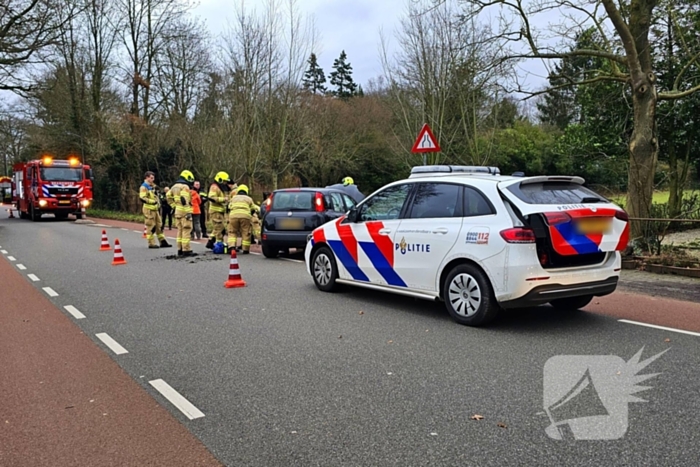 Automobilist eindigt tegen boom