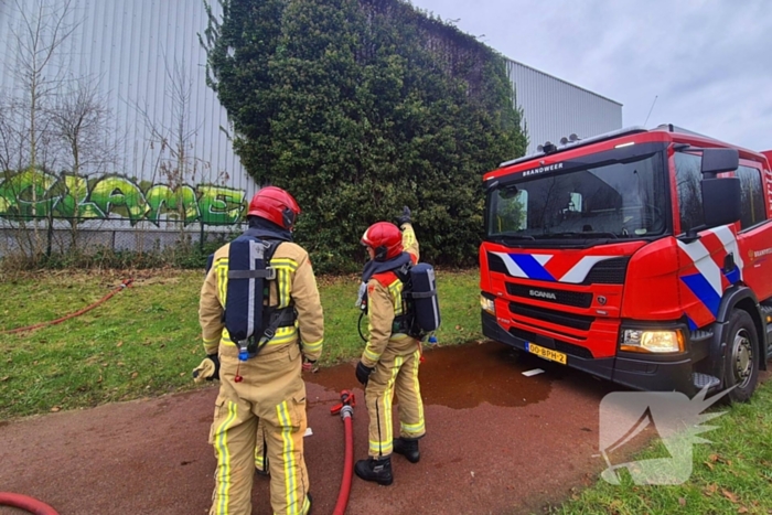 Begroeiing tegen pand in brand