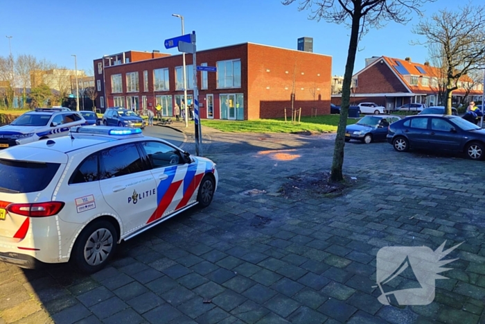 Auto en fietser botsen op elkaar