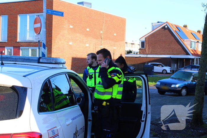 Auto en fietser botsen op elkaar