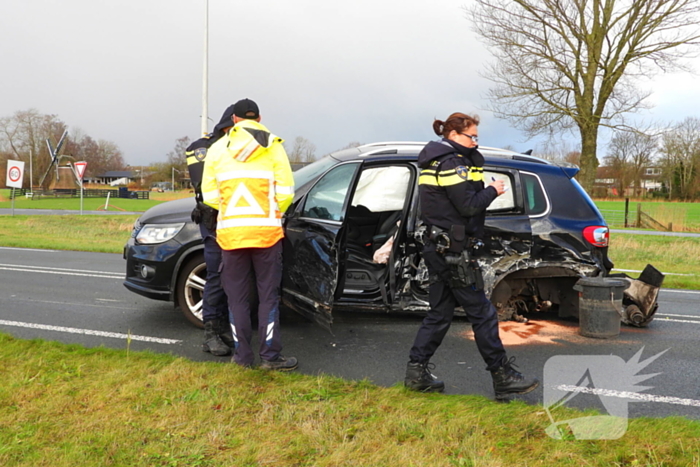 Flinke schade bij botsing tussen twee personenwagens