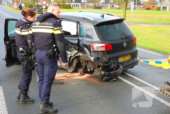 Flinke schade bij botsing tussen twee personenwagens